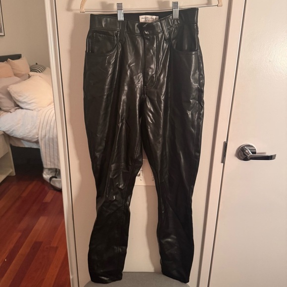 ABERCROMBIE Vegan Leather 90s Straight Pants - Picture 4 of 8